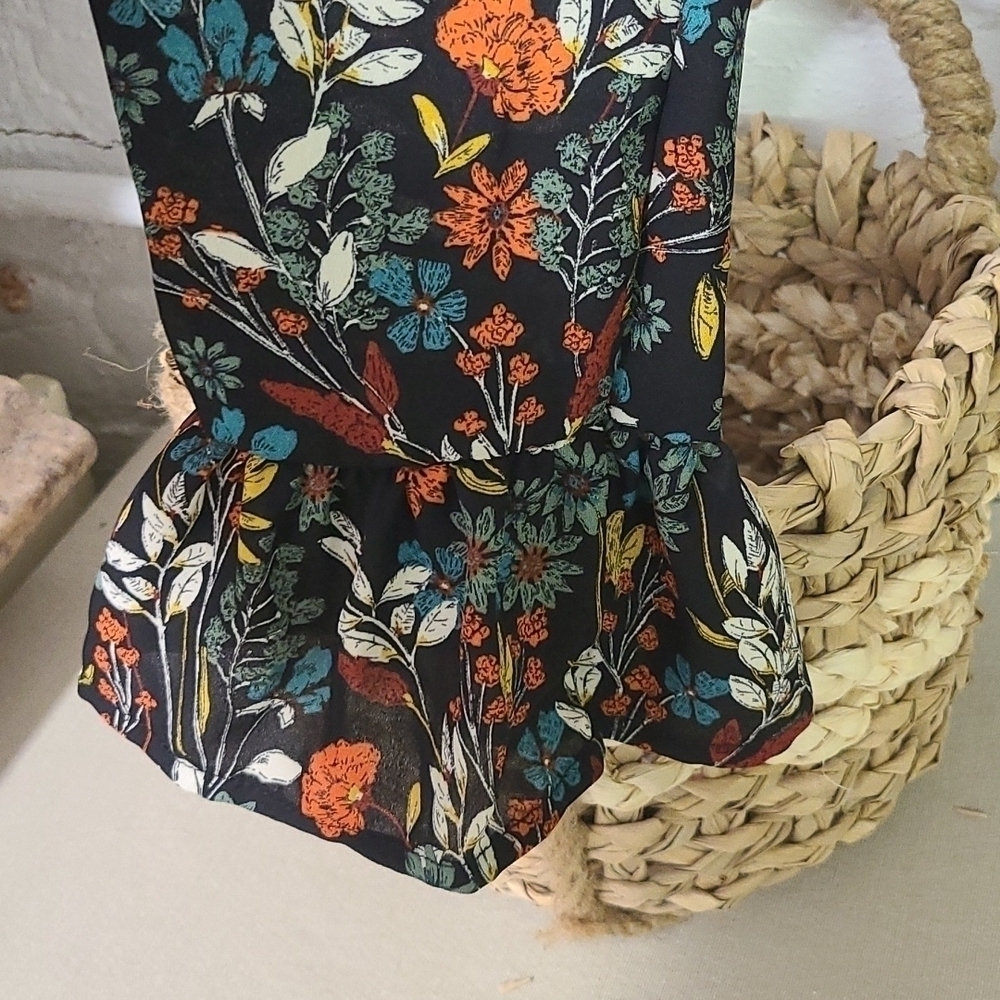NWT ROMEO AND JULIET COUTURE COLD SHOULDER SM Black Floral - Picture 5 of 10